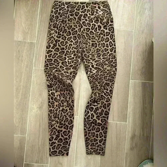 LOVE FIRE LEGGING LEOPARD PRINT SIZE LARGE - Picture 4 of 7